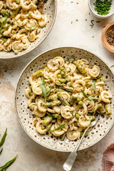 Creamy Goat Cheese Pasta with Asparagus and Peas