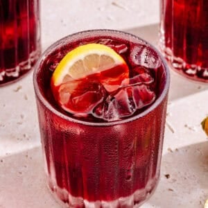 Tinto de Verano in a glass with lemon slice.
